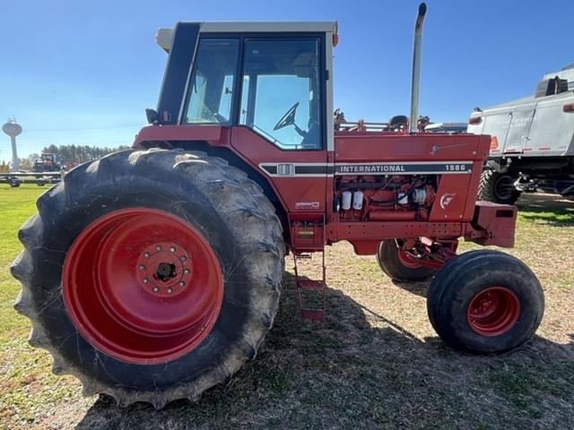 Image of International Harvester 1586 equipment image 3