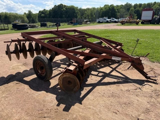 Image of International Harvester 370 equipment image 2