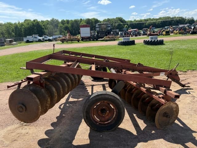 Image of International Harvester 370 equipment image 3