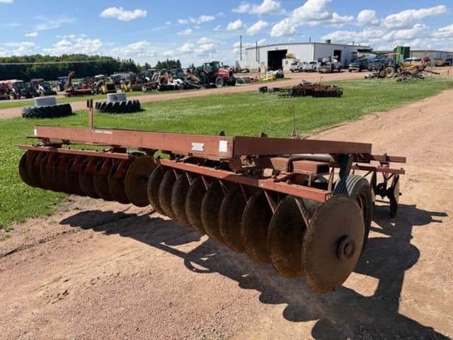 Image of International Harvester 370 equipment image 4