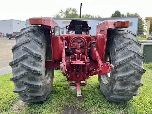 Image of International Harvester 884 equipment image 4