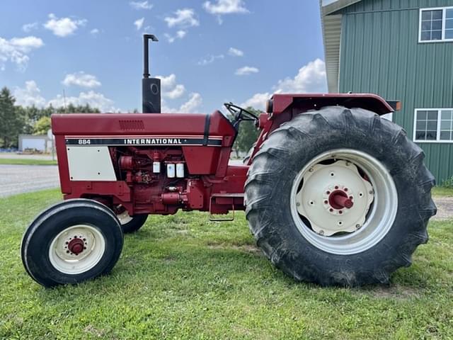 Image of International Harvester 884 equipment image 2