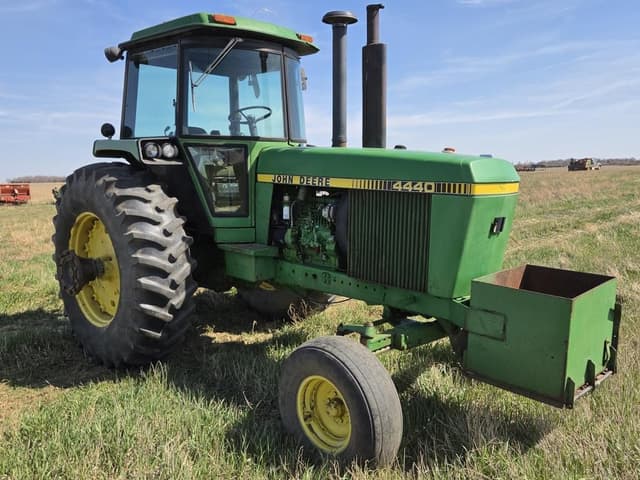 Image of John Deere 4440 equipment image 2