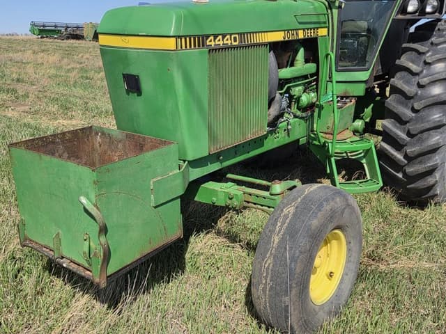 Image of John Deere 4440 equipment image 1