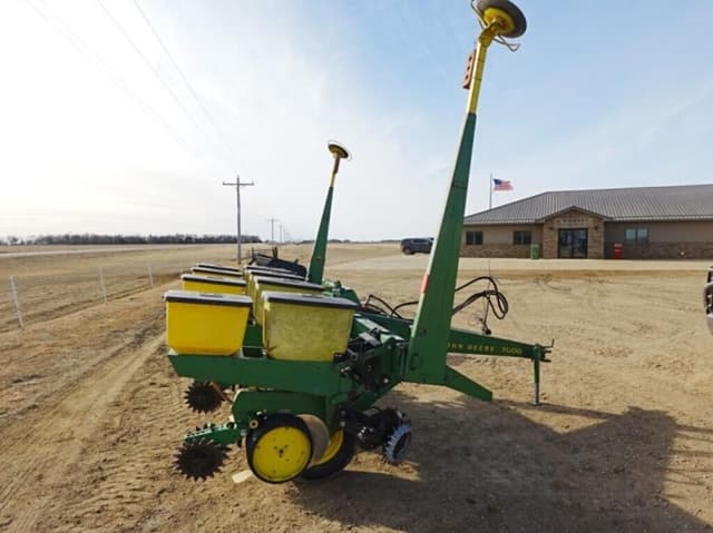 Image of John Deere 7000 equipment image 1