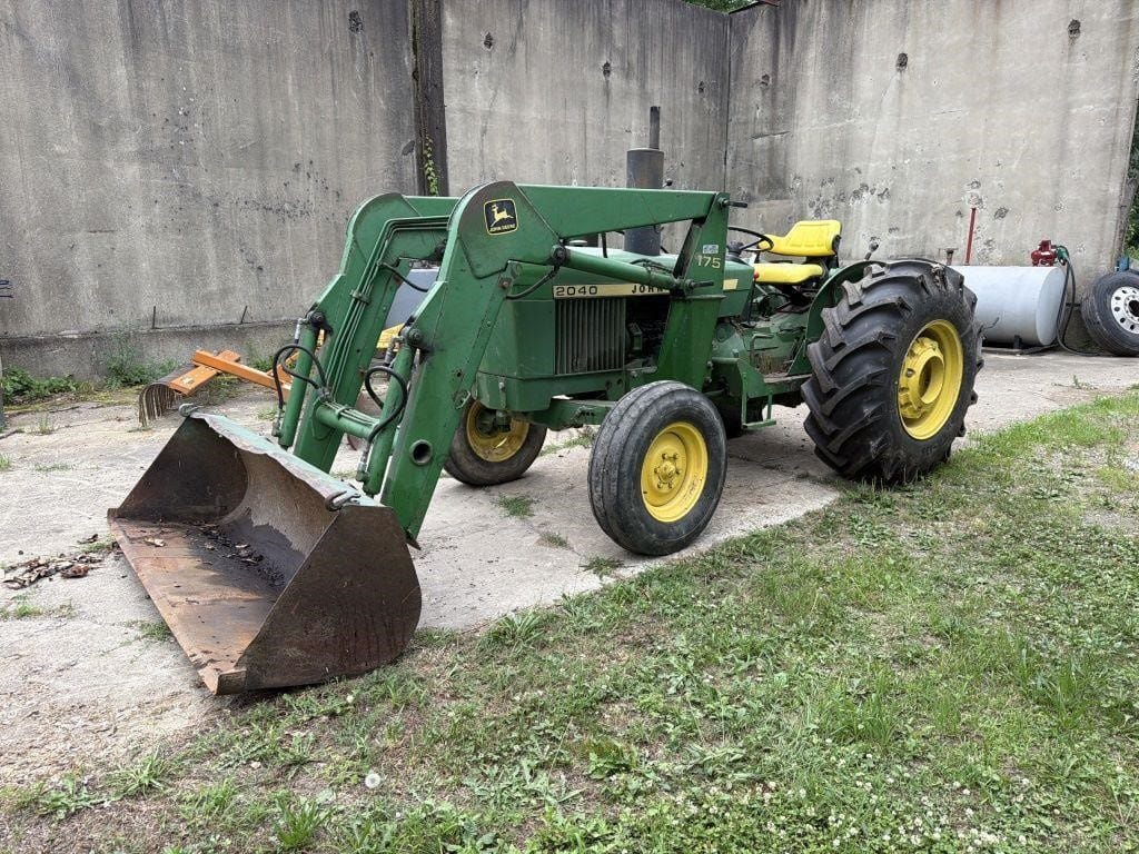 1979 John Deere 2040 Equipment Image0
