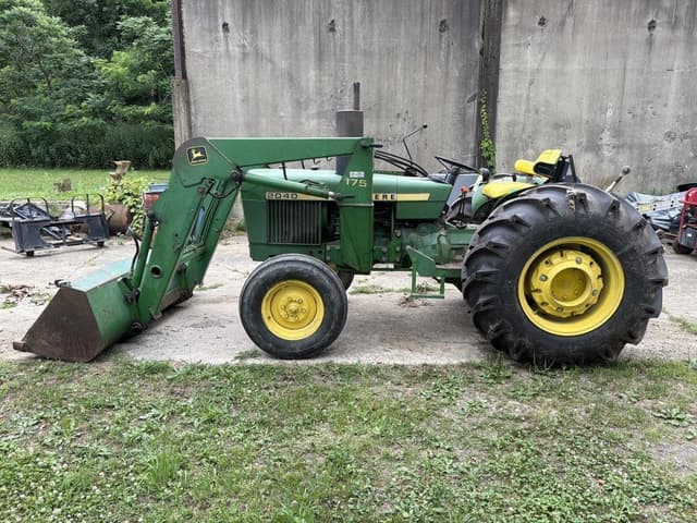 Image of John Deere 2040 equipment image 1