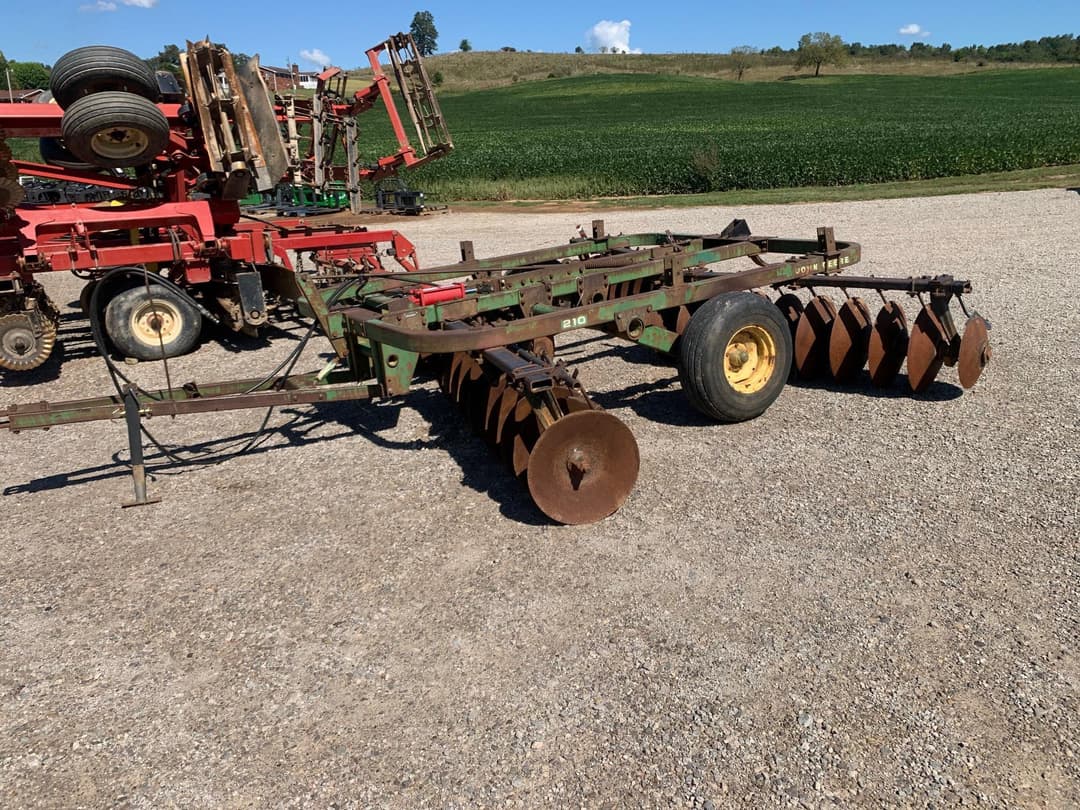 Image of John Deere 210 Primary image