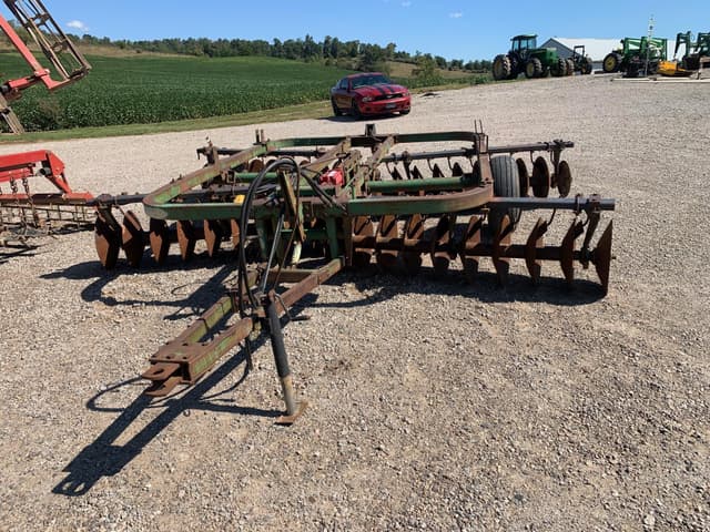 Image of John Deere 210 equipment image 1