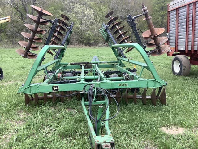 Image of John Deere 230 equipment image 1