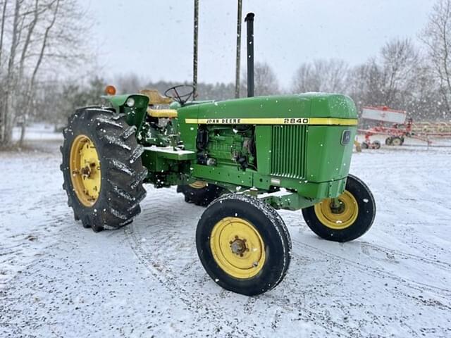 Image of John Deere 2840 equipment image 1