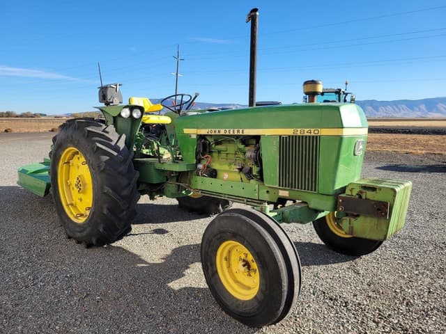 Image of John Deere 2840 equipment image 1