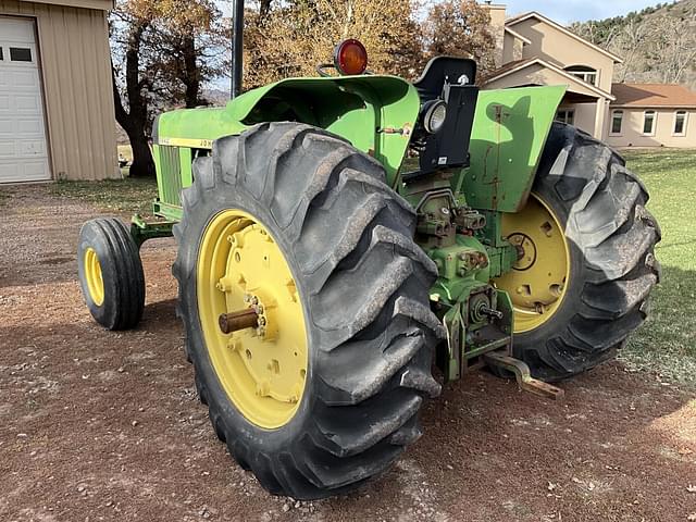 Image of John Deere 2840 equipment image 2