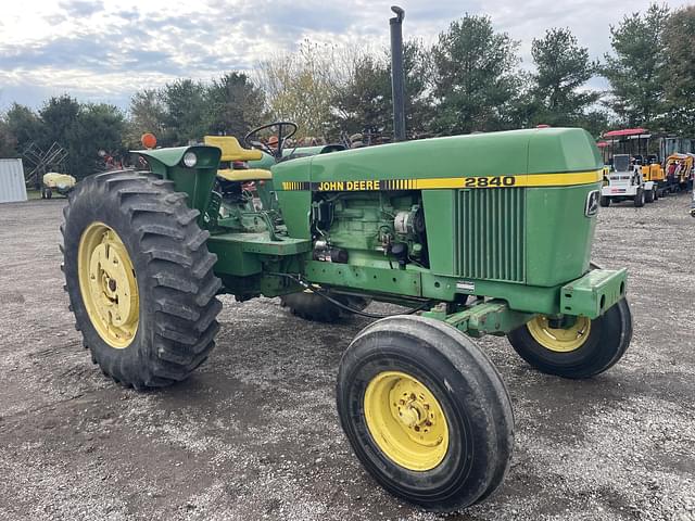 Image of John Deere 2840 equipment image 1