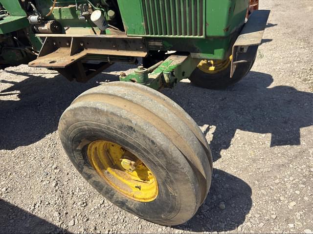 Image of John Deere 2840 equipment image 1