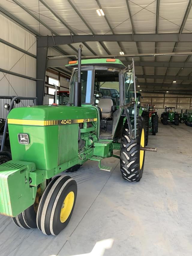 Image of John Deere 4040 equipment image 1