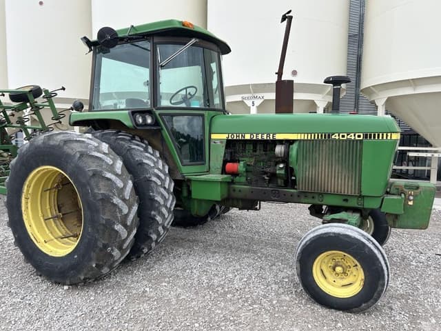 Image of John Deere 4040 equipment image 1