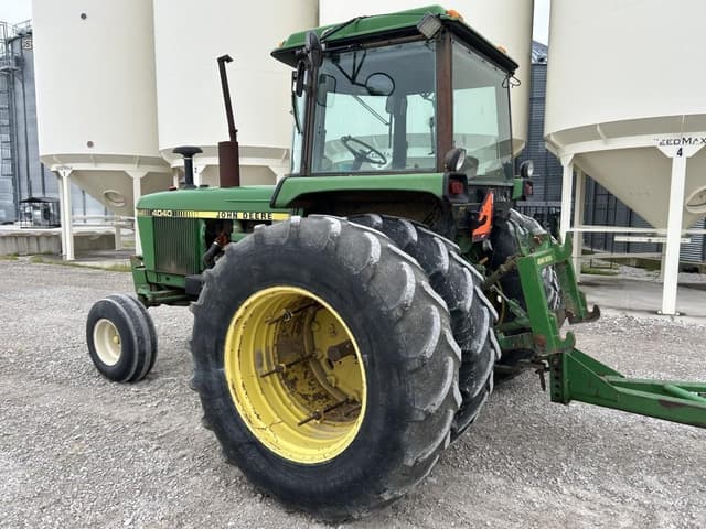 Image of John Deere 4040 equipment image 4