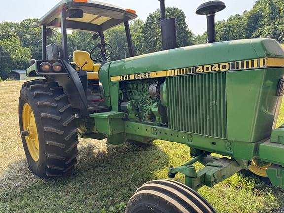 Image of John Deere 4040 equipment image 2