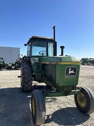 Image of John Deere 4240 equipment image 1