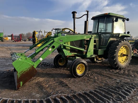 Image of John Deere 4240 Primary image