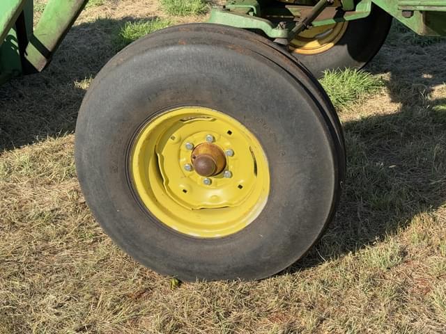 Image of John Deere 4240 equipment image 4