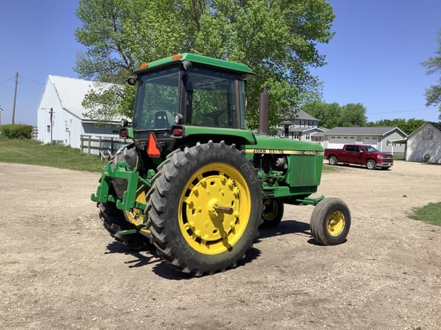 Image of John Deere 4240 equipment image 2