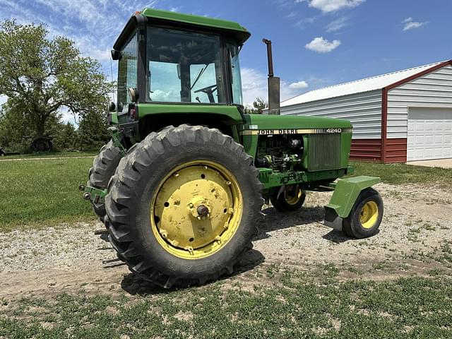 Image of John Deere 4240 equipment image 3