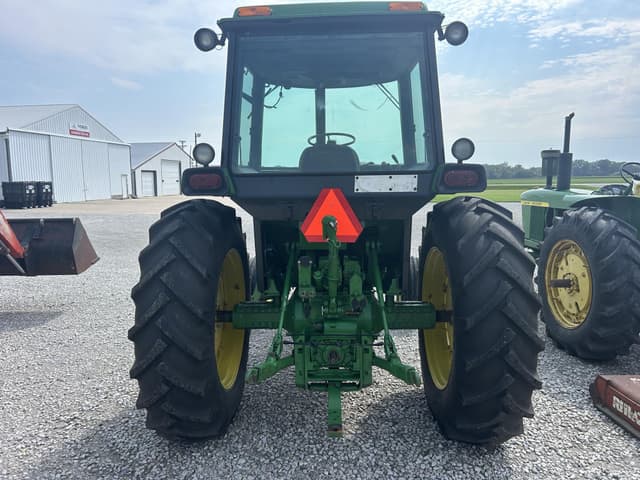 Image of John Deere 4240 equipment image 4