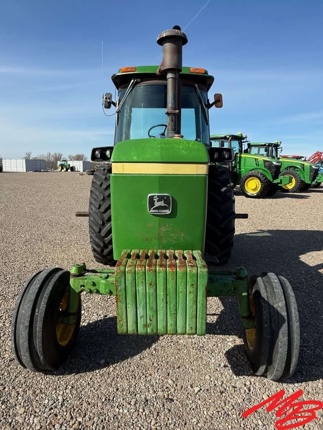 Image of John Deere 4240 equipment image 4