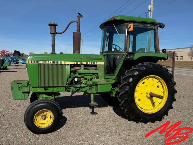 Image of John Deere 4240 equipment image 1