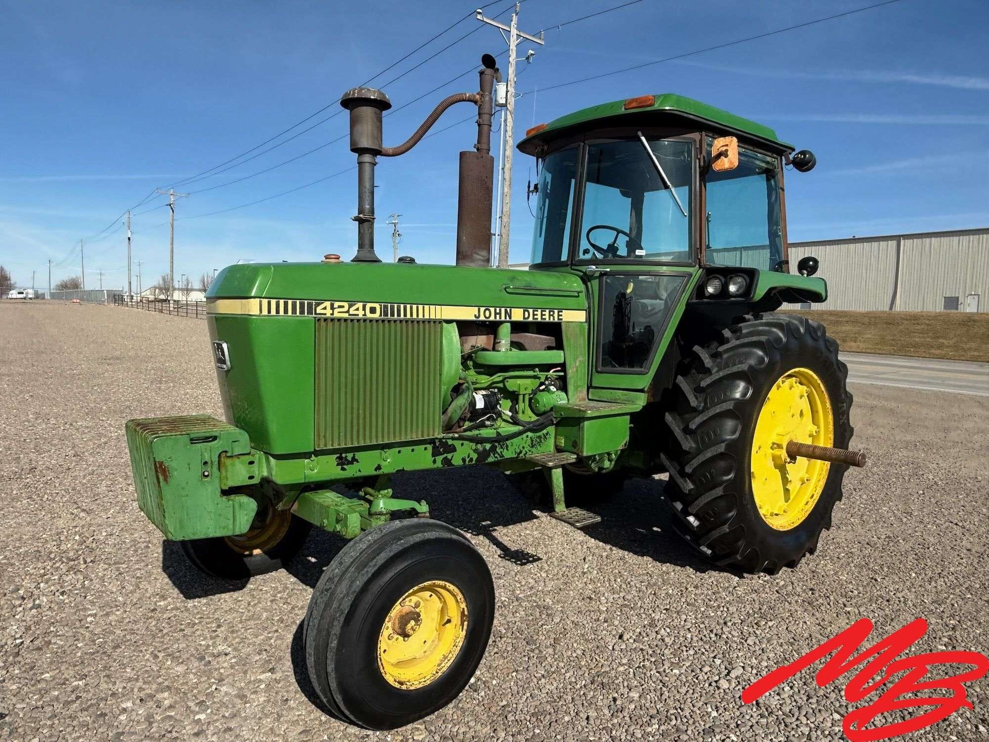 1979 John Deere 4240 Equipment Image0