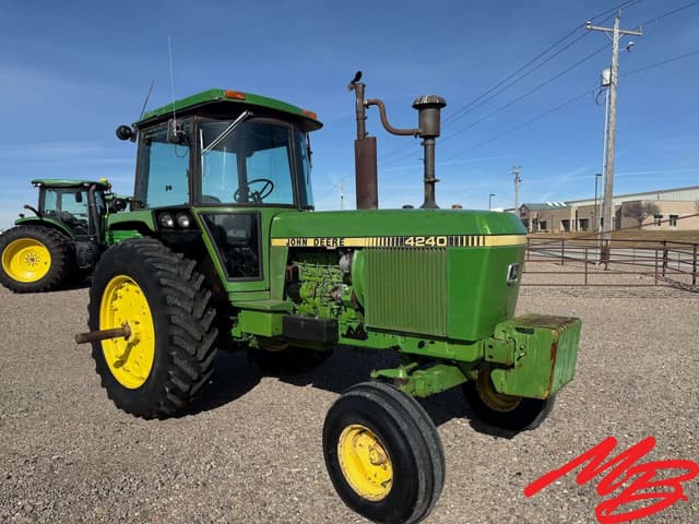 Image of John Deere 4240 equipment image 2