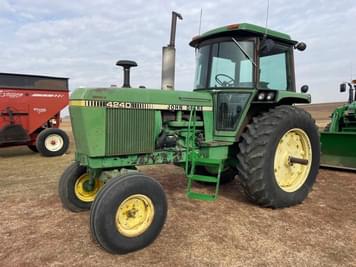 Main image John Deere 4240