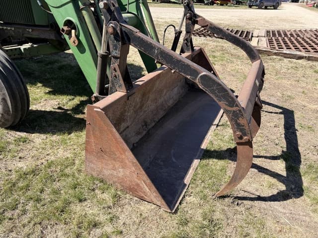 Image of John Deere 4240 equipment image 1