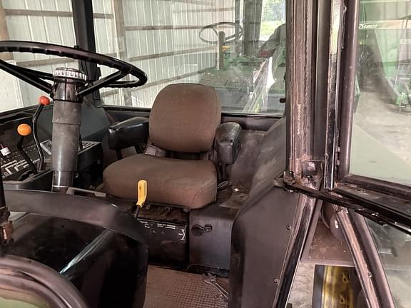 Image of John Deere 4440 equipment image 4