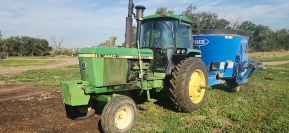 Image of John Deere 4440 equipment image 1