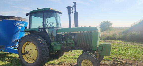 Image of John Deere 4440 equipment image 3