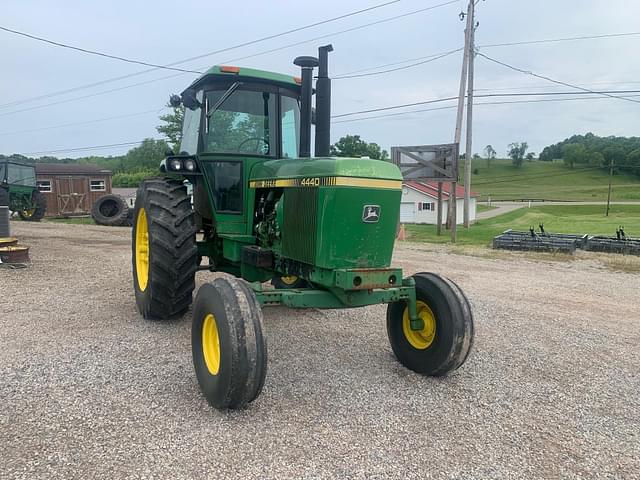 Image of John Deere 4440 equipment image 1