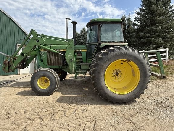 1979 John Deere 4440 Equipment Image0