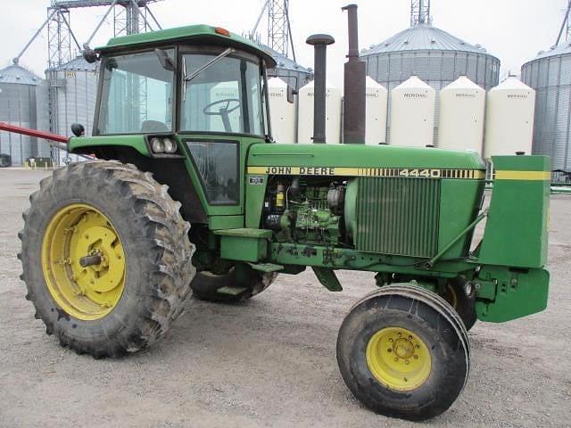 Image of John Deere 4440 equipment image 1