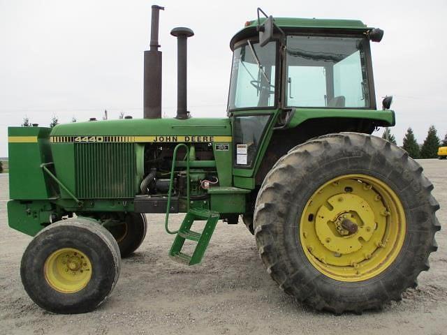 Image of John Deere 4440 equipment image 2