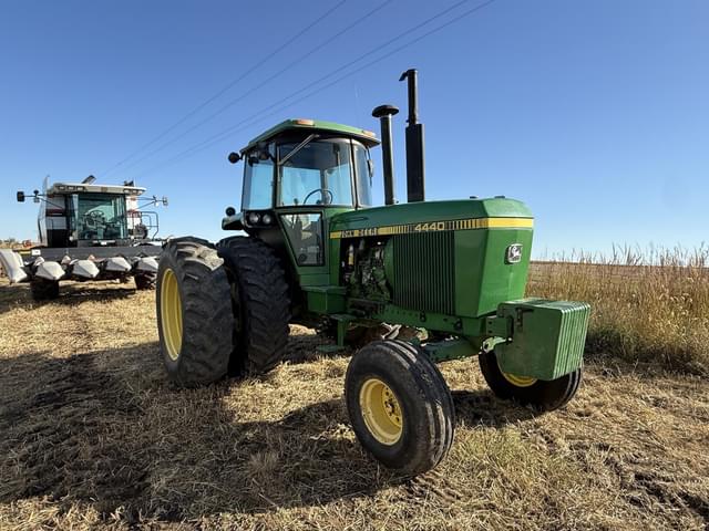 Image of John Deere 4440 equipment image 2