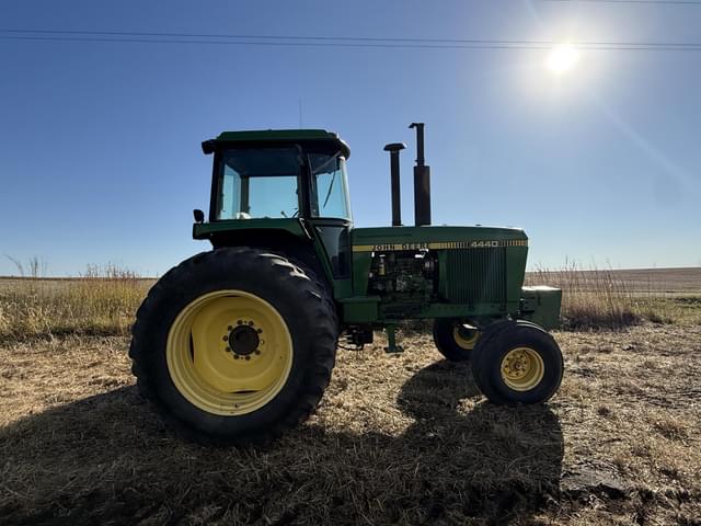 Image of John Deere 4440 equipment image 4