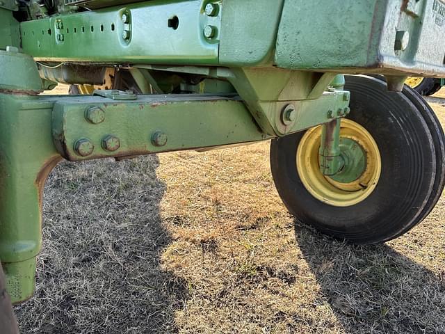 Image of John Deere 4440 equipment image 4