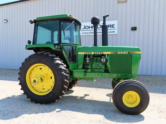 1979 John Deere 4440 Equipment Image0