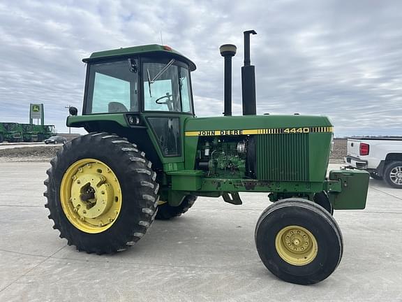 Image of John Deere 4440 equipment image 3