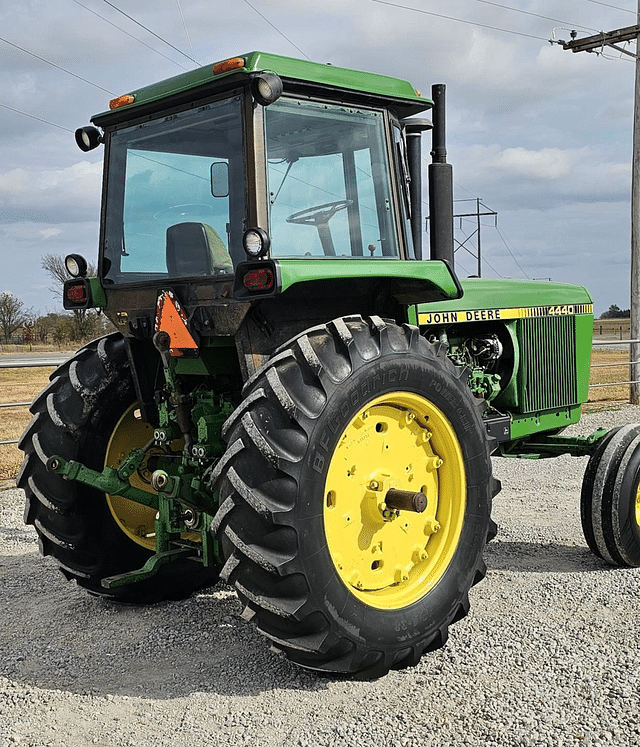 Image of John Deere 4440 equipment image 4