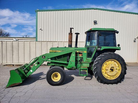 1979 John Deere 4440 Equipment Image0