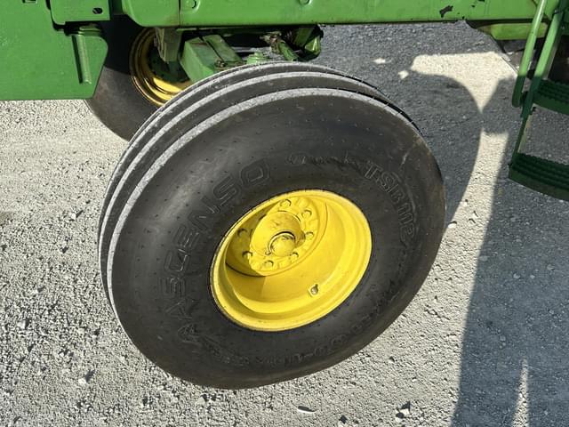 Image of John Deere 4440 equipment image 4